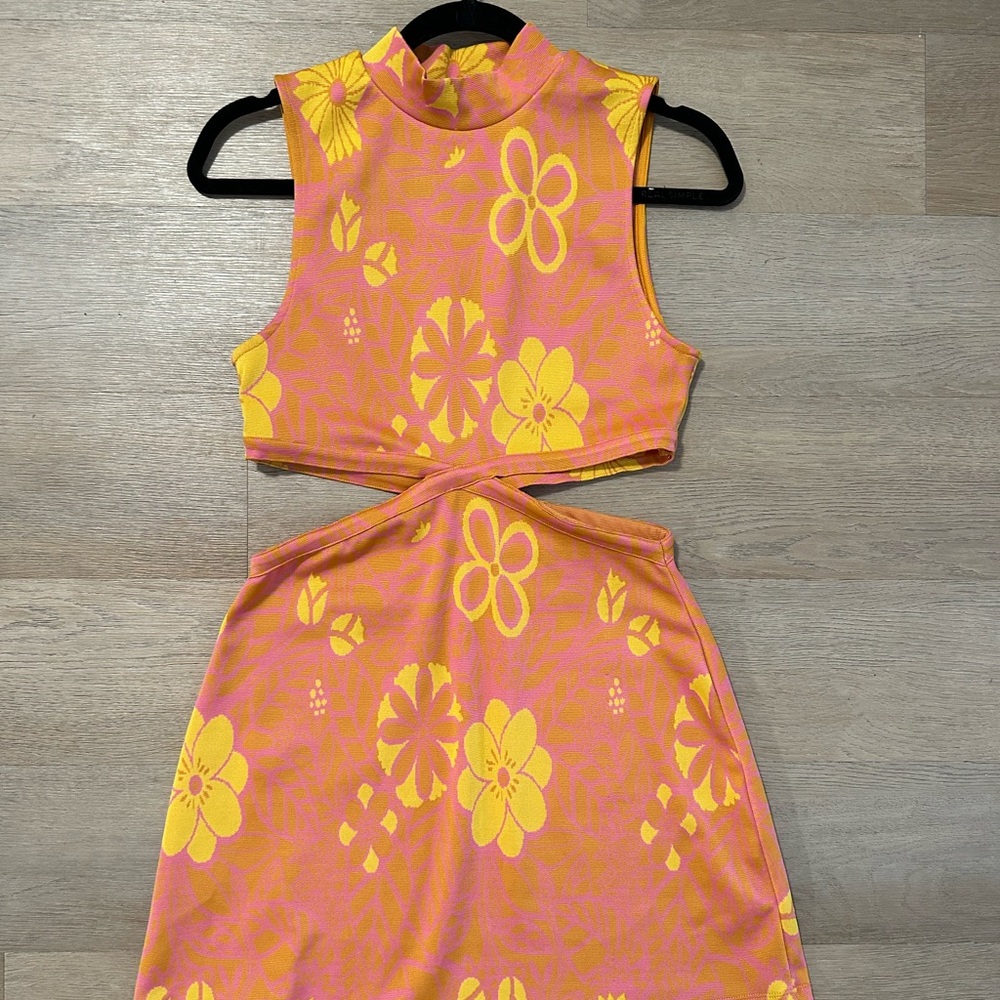 ZARA 70s pattern dress - size medium